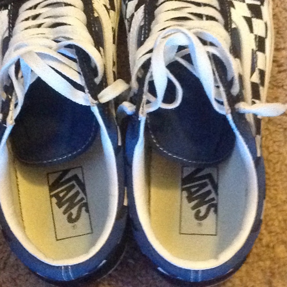 Vans size 9 men's and 10.5 women's shoes - Picture 4 of 7